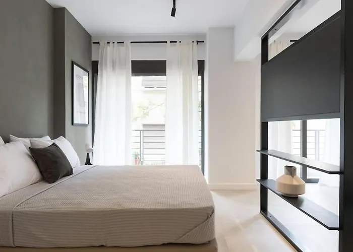 Academy Elegant Apartment #101