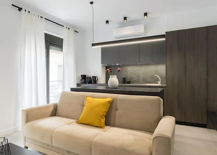 Academy Elegant Apartment #101