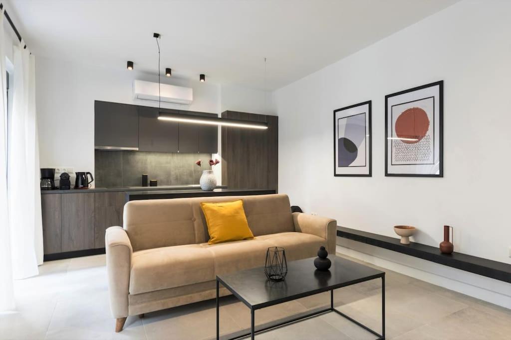 Academy Elegant #101 Apartment *