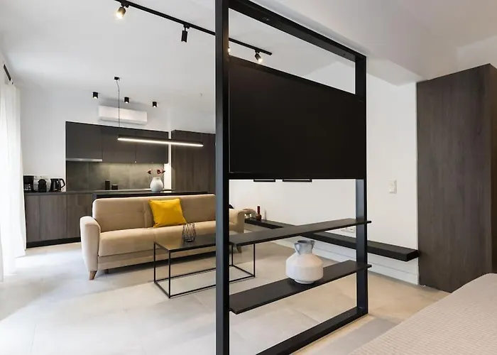 Academy Elegant Apartment #101